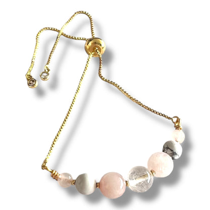 Pulsera Equilibrio del Amor: Cuarzo Rosa, Howlita y Cristal