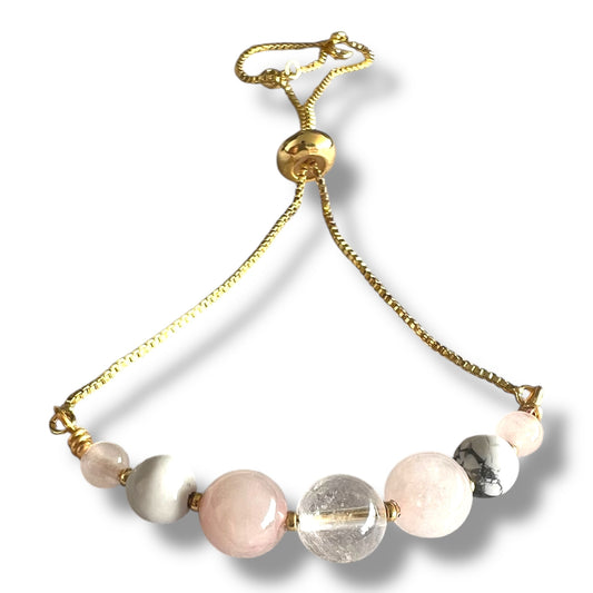 Pulsera Equilibrio del Amor: Cuarzo Rosa, Howlita y Cristal